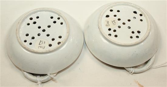 A set of four pickle dishes and 2 lemon strainers, late 18th / early 19th century, 11cm